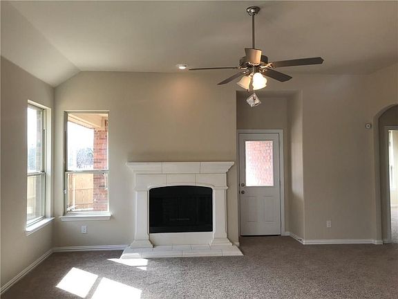 4th image of 1810 Silver Oaks Dr