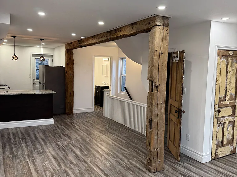 1152 King St E #1 — Photo 4