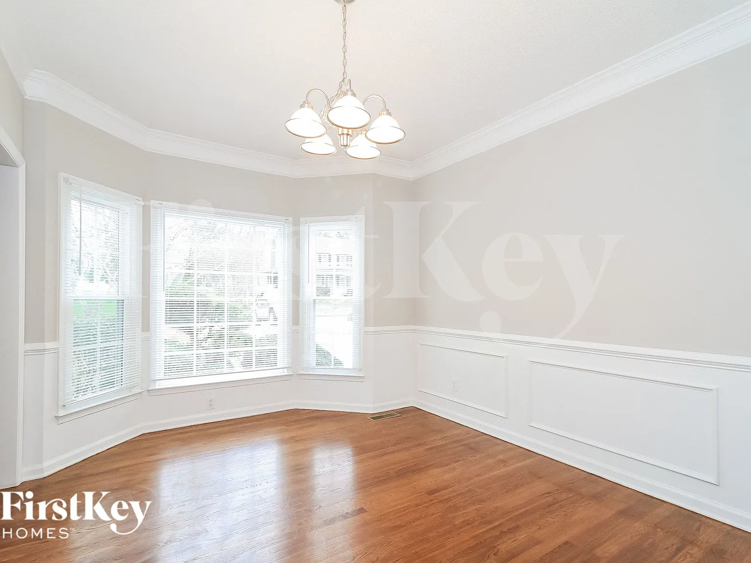 4 bed, 2.5 bath, 2400 sqft, $2,545 — Photo 4
