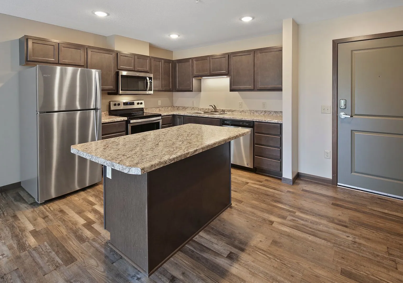 Jackson Hills Apartments — Photo 4