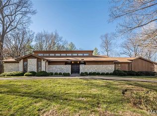 1673 Frontenac Woods Ln, Saint Louis, MO 63131