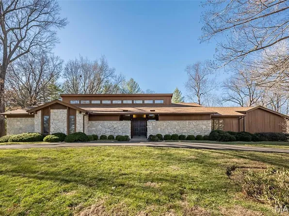 1673 Frontenac Woods Ln, Saint Louis, MO 63131