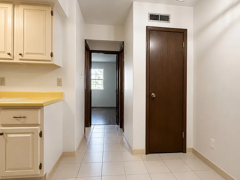 814 S 18th St #7 — Photo 1