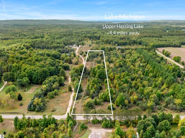 0 Wallaker Rd, Benzonia, MI 49616