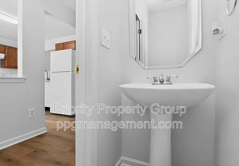 3204 Barons Court Rd — Photo 10