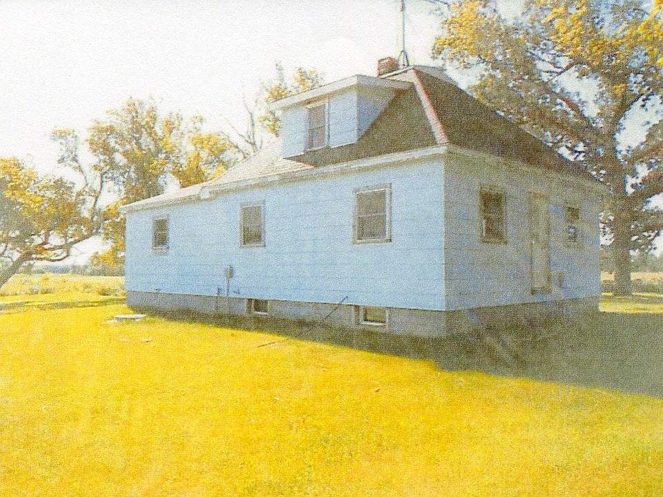 2nd image of 9726 135 Ave Ne