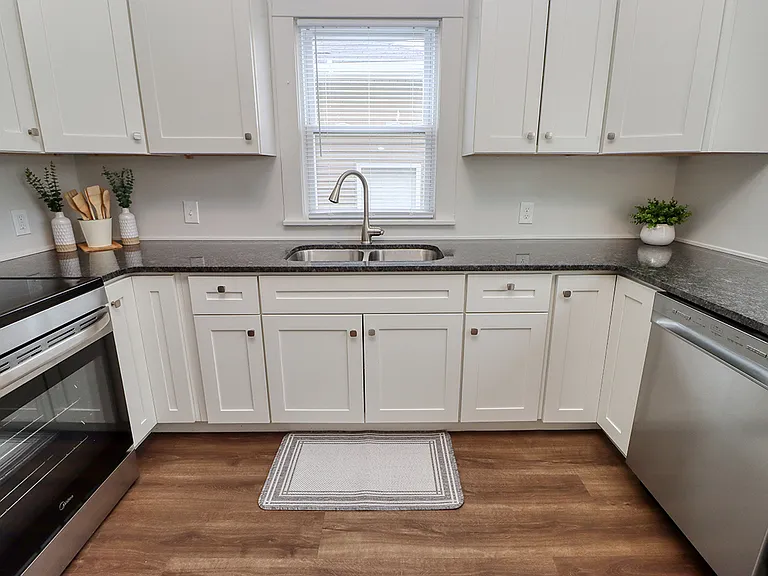 120 W G St — Photo 12