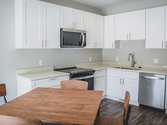 3rd image of 889 Rex St