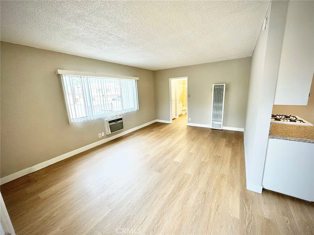 1 bed, 700 sqft, $2,095 — Photo 2