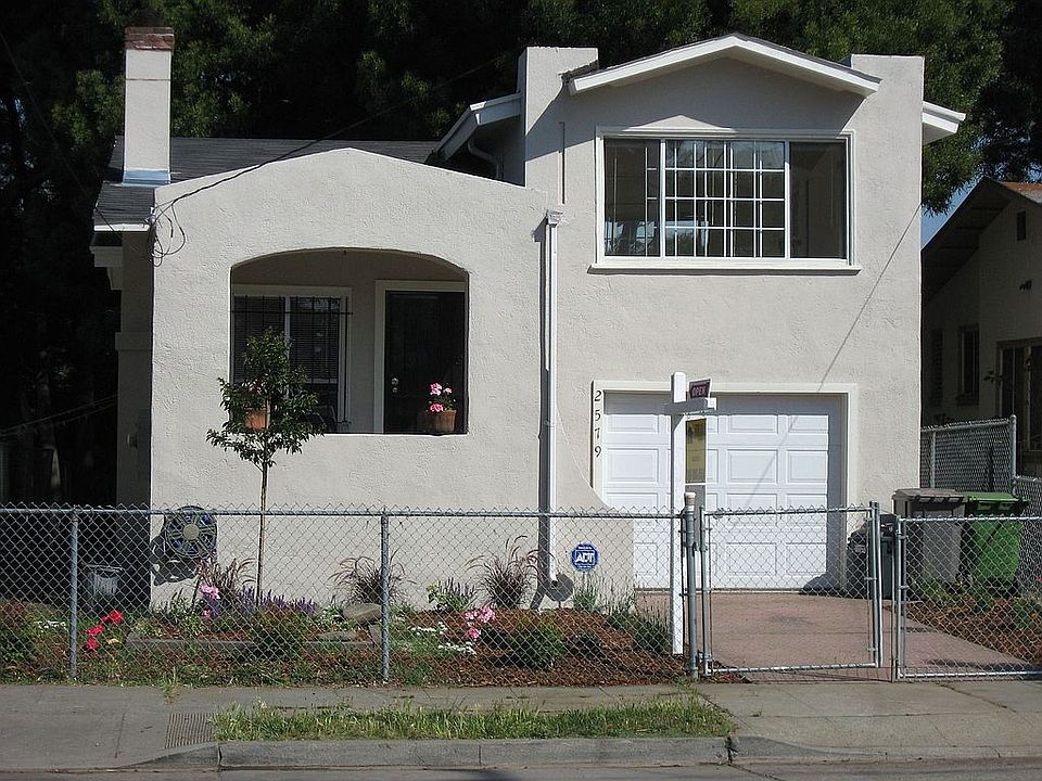 CUTE split-level 2bd 1bth w/fireplace