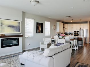 1087 Mountain Dr #A, Longmont, CO 80503