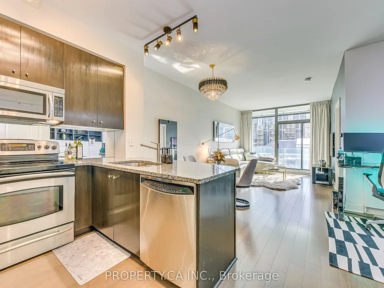 21 Scollard St #406 — Photo 9