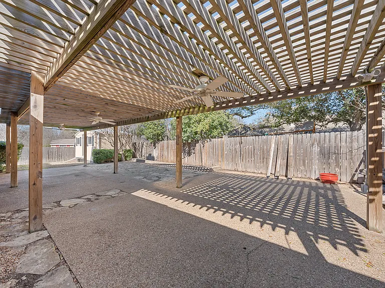 9622 Oak Springs Dr — Photo 35