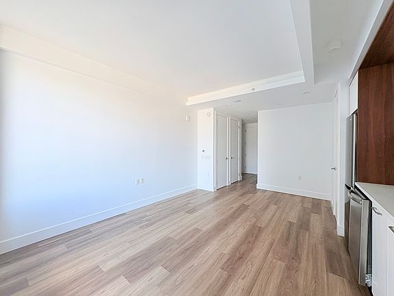 3rd image of 228 E 135th St #1606