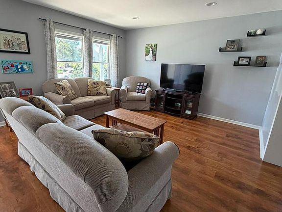 5th image of 1215 Pine Ridge Dr