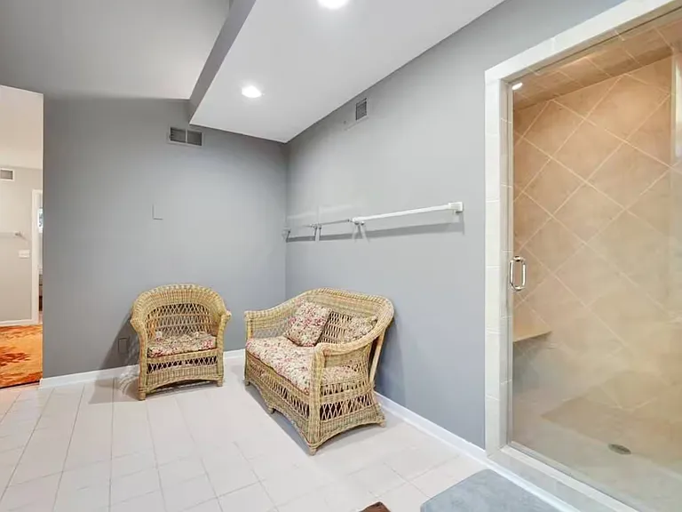 20 Heath Dr — Photo 17