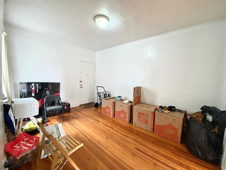 1st image of 12-29 31st Ave #3R