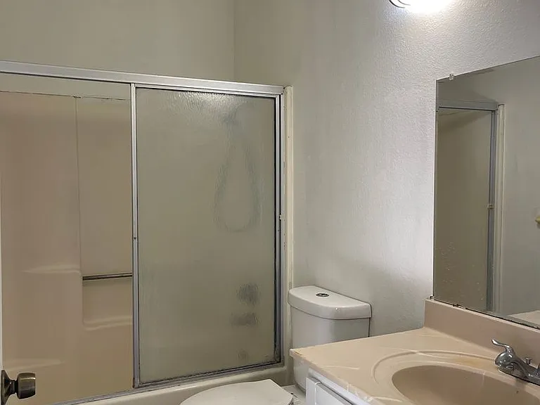 20801 Roseton Ave — Photo 5