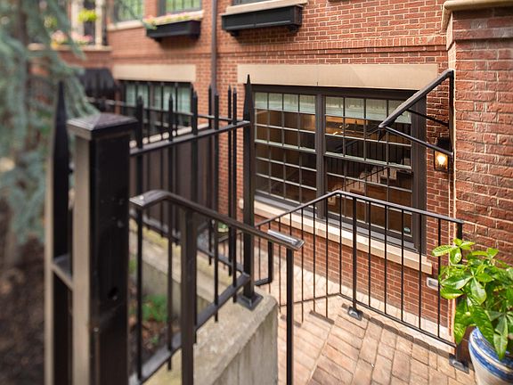 2nd image of 286 E Gay St
