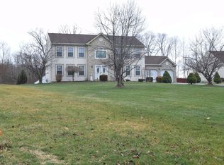 4044 E Bluff Dr, Lewis Center, OH 43035