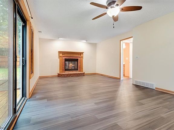 4th image of 6651 Cliffside Dr