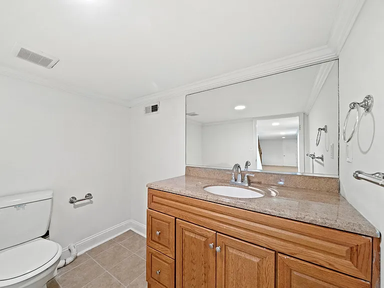 411 N Kenwood Ave — Photo 17