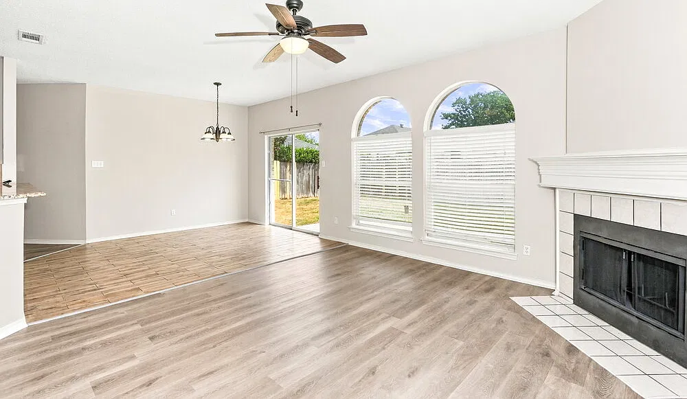 4 bed, 2.0 bath, 2049 sqft, $2,410 — Photo 3
