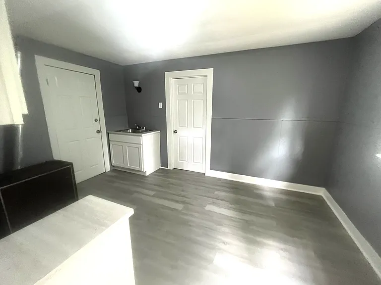 649 E 13th St #2 — Photo 2