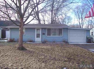 105 Orchard Ave, Pekin, IL 61554