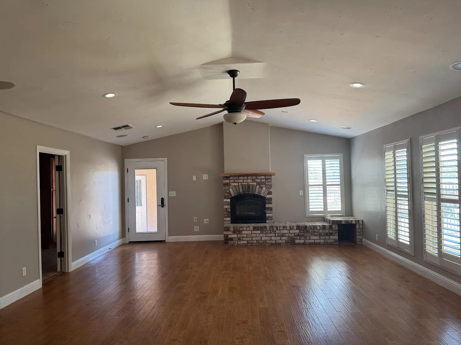 3 bed, 2758 sqft, $3,500 — Photo 4