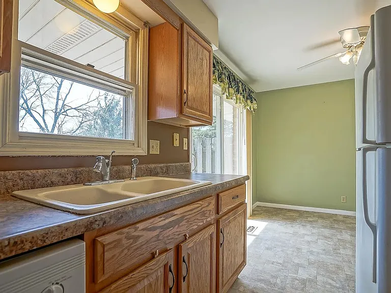 1726-1728 W Blue Spruce Ct #1726 — Photo 16