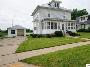 906 2nd Ave SE, Dyersville, IA 52040