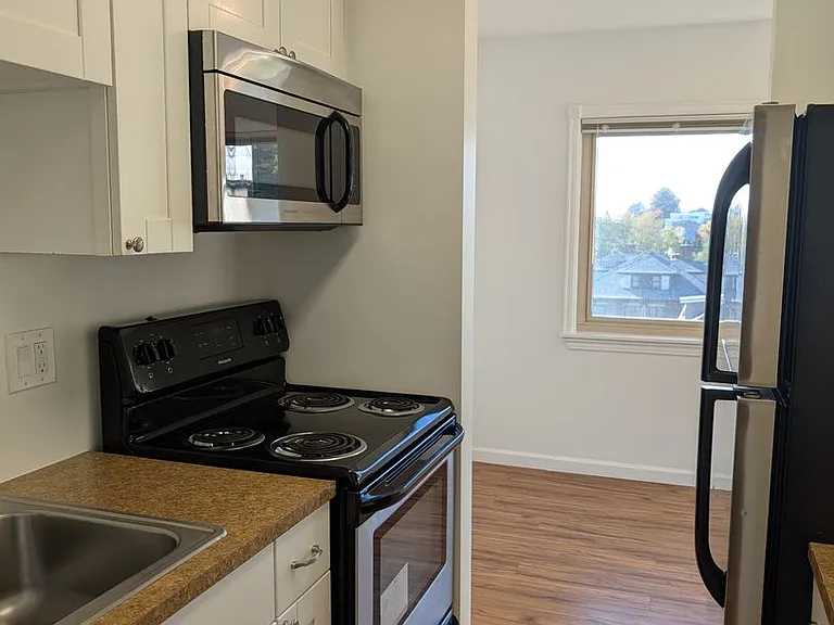 Tiki Apartments — Photo 16