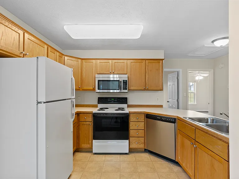 137 Deck Dr #A — Photo 6