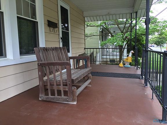 3rd image of 841 Woodsdale Ave