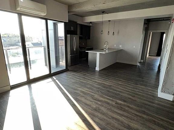 4th image of 58-60 Elm St #404