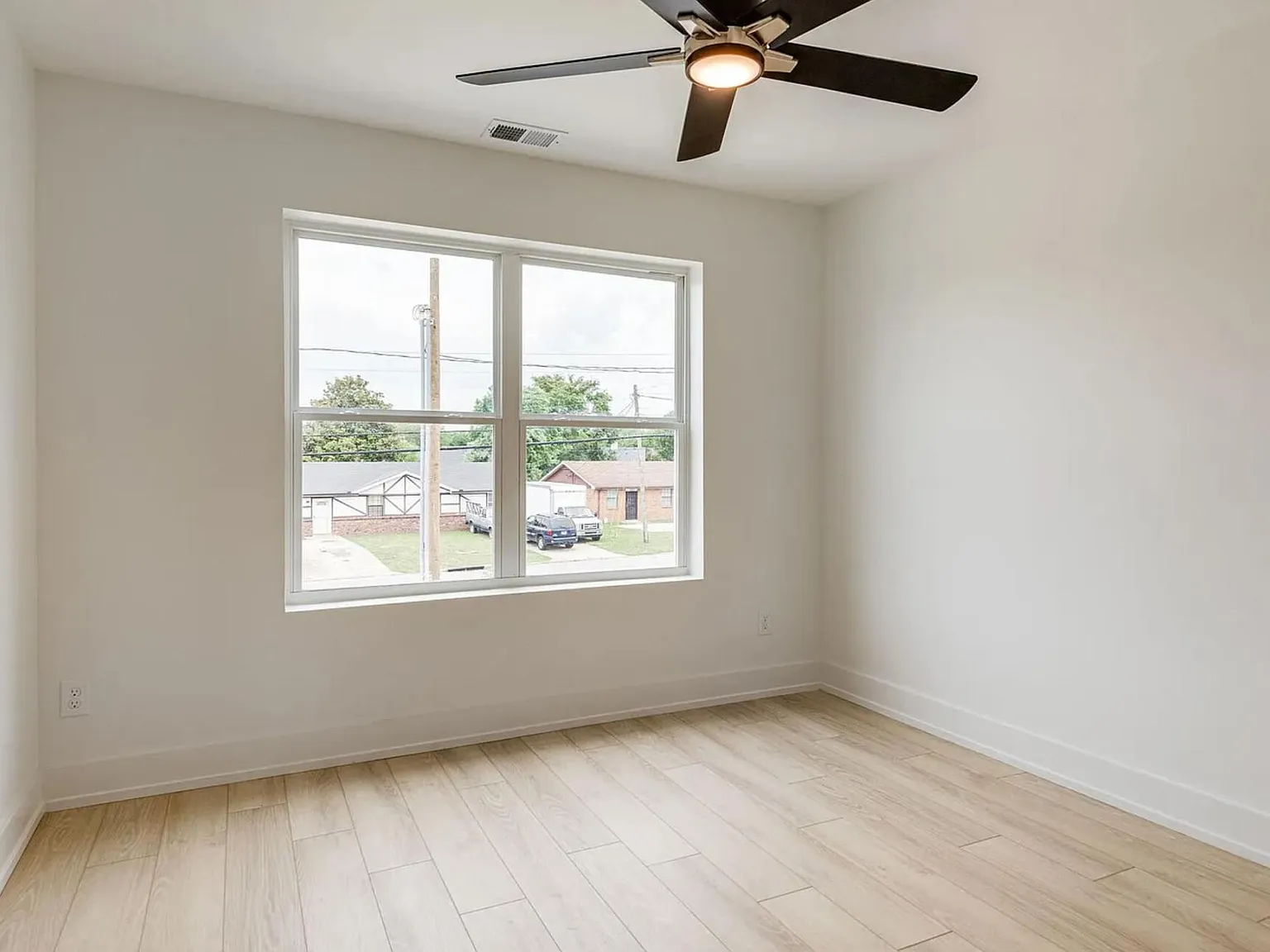 1 bed, 200 sqft, $1,199 — Photo 1