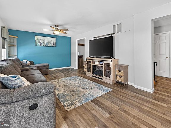 3rd image of 13 Powder Ln