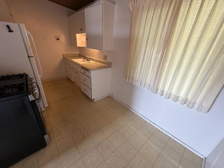 224 Barranca Ave — Photo 4