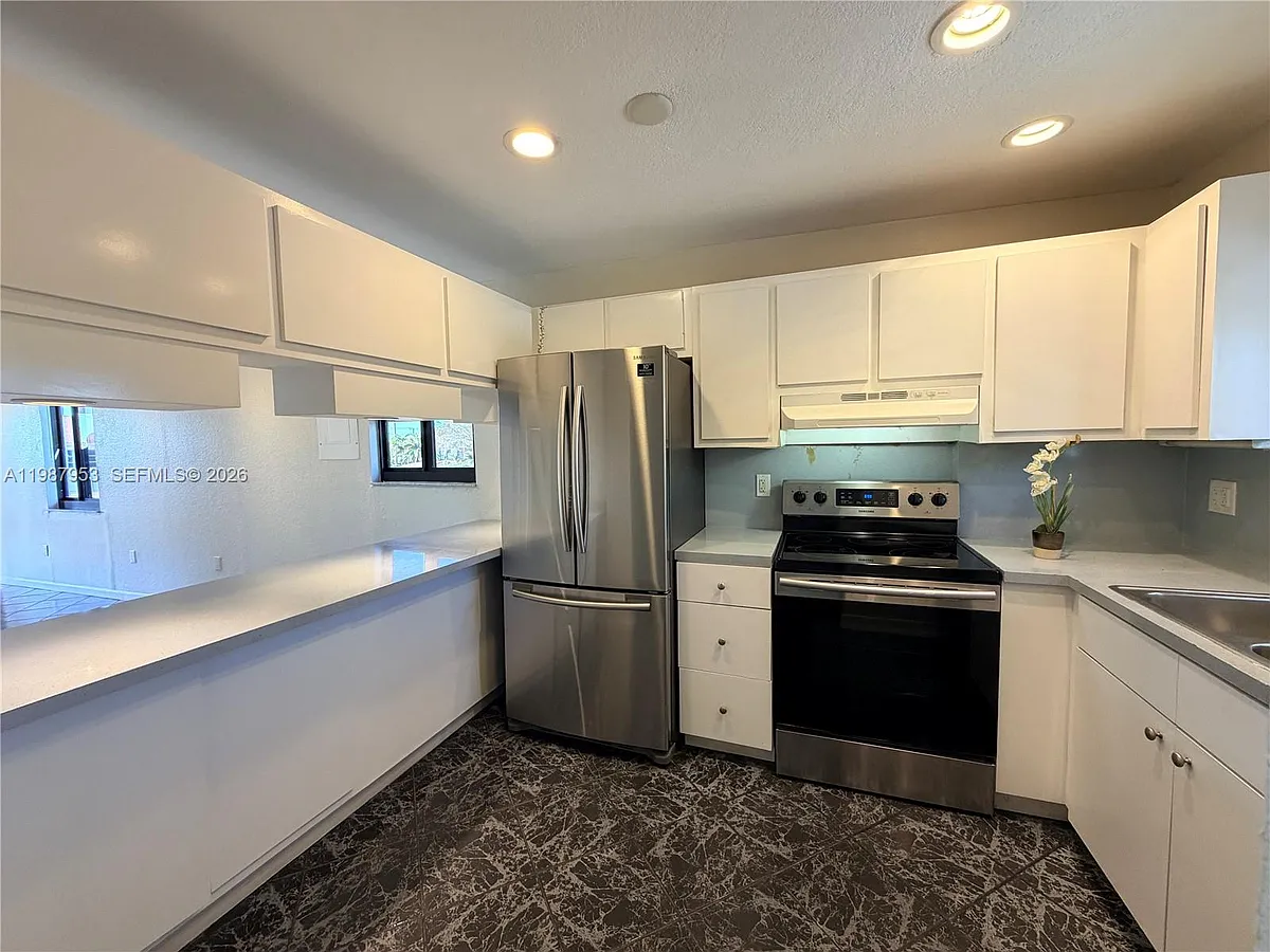 Building Photo - 3525 SW 92nd Ave #3527