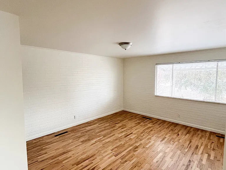 2626 E Blaine Ave — Photo 4