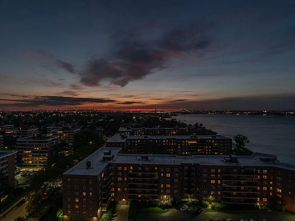3rd image of 166-25 Powells Cove Blvd APT 20E