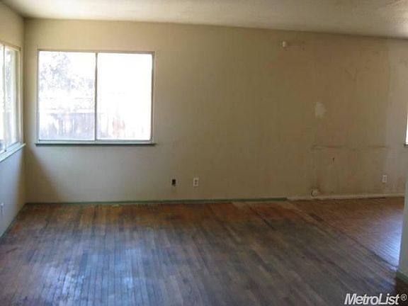 2nd image of 1305 Decker Dr