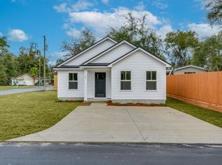 63 J R Milton Rd, Crawfordville, FL 32327