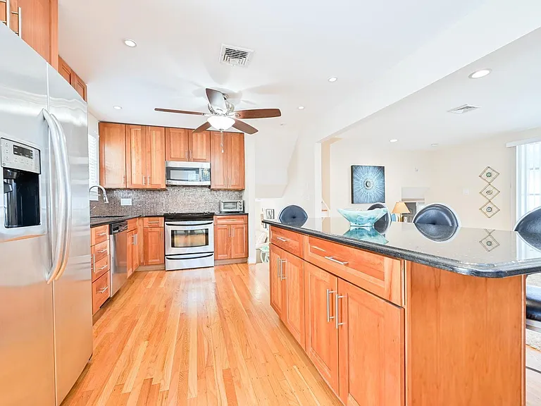 100 N Argyle Ave — Photo 10