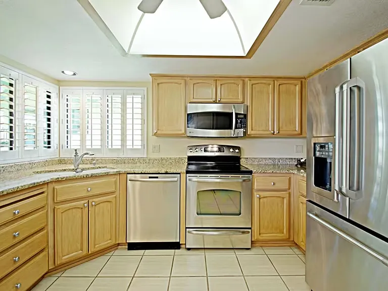 6318 E Kelton Ln — Photo 9