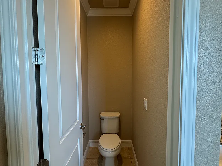 553 Addison Ct — Photo 15