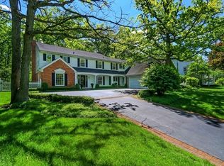 857 Timber Ln, Lake Forest, IL 60045