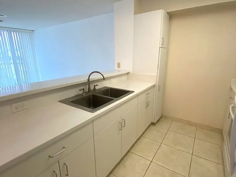 1448 Young St #1106 — Photo 7