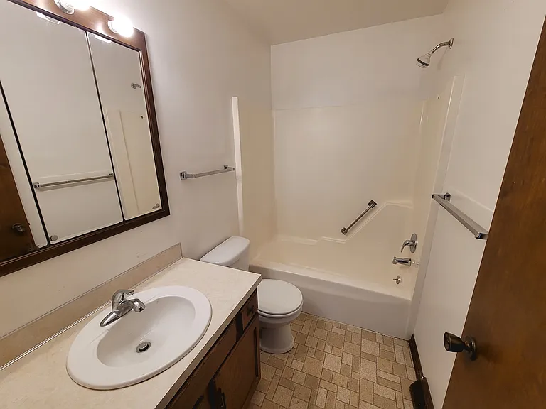 2 bed, 1.0 bath, $1,400 — Photo 17